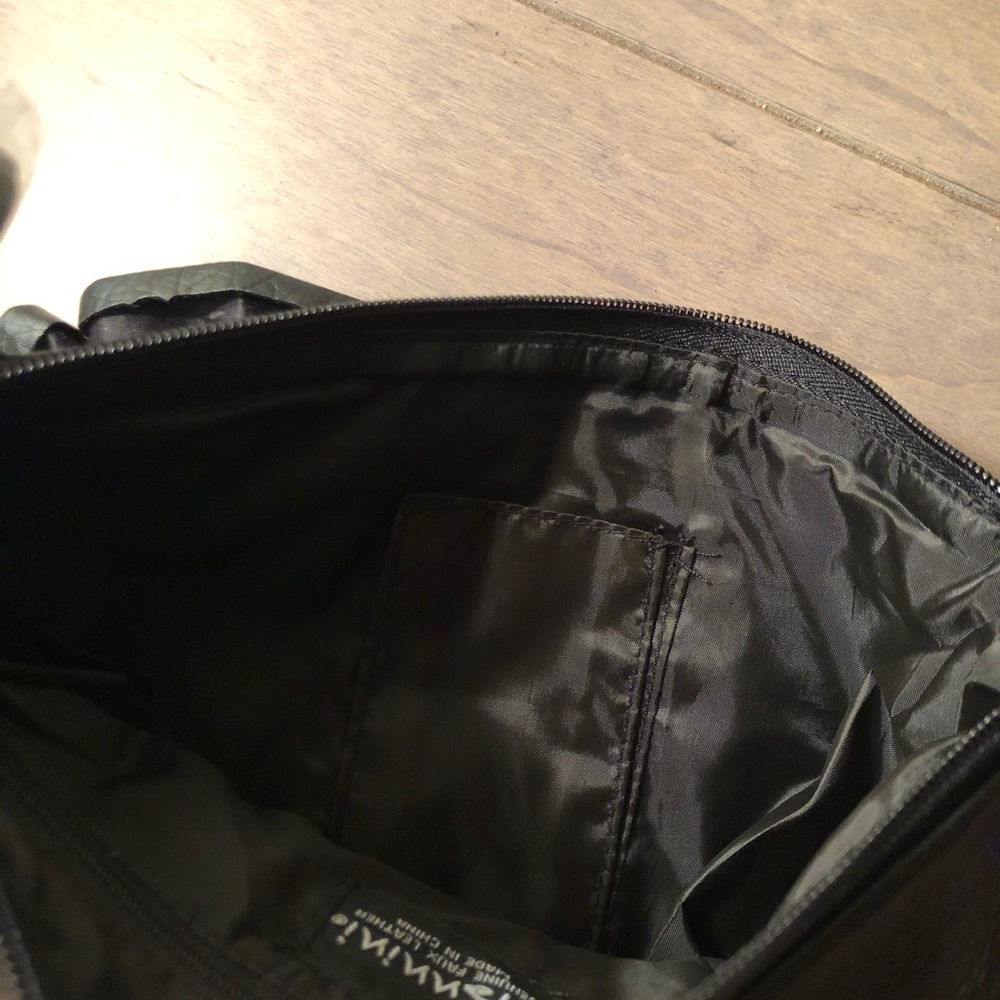 2/$10 Faux Leather Ruffled Clutch Purse, Black NWT - Picture 4 of 4
